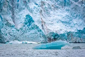 Magdalensfjorden Prints: cruising in the Arctic in the Magdalensfjord on Svalbard along a glacier
