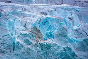 Magdalensfjorden Prints: cruising in the Arctic in the Magdalensfjord on Svalbard along a glacier