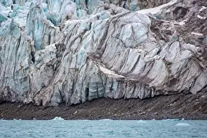 Magdalensfjorden Prints: cruising in the Arctic in the Magdalensfjord on Svalbard along a glacier