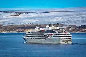 Outdoor Recreation Prints: cruising with an expeditions ship in the arctic