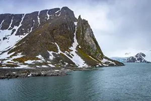 Kolony Prints: Cruising in the Hamiltonbukta on Spitsbergen and driving along glacier und bird watching