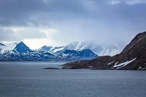 Groenlandsee Prints: Cruising in the Hamiltonbukta on Spitsbergen and driving along glacier und bird watching