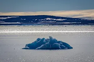 Kolony Prints: cruising on Svalbard between Spitsbergen and Nordaustlandet anlong with some small icebergs
