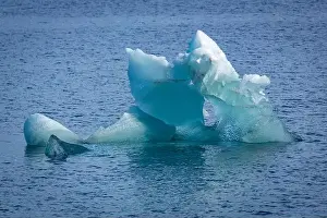 Kolony Prints: cruising on Svalbard between Spitsbergen and Nordaustlandet anlong with some small icebergs