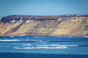 Kolony Prints: cruising on Svalbard between Spitsbergen and Nordaustlandet anlong with some small icebergs