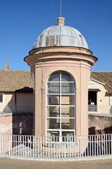 Cupola-shaped roof lantern, roof tower