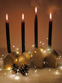 Christmas Decoration Prints: Four decorative candles and little wooden houses for Christmas time