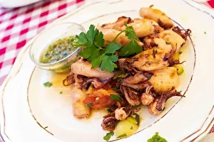 Potatoes Prints: Delicious grilled squids with vegetables on plate