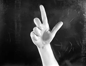 Deaf Prints: Der Buchstabe L in der Fingersprache. Letter L in finger alphabet