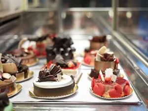 Differential Focus Prints: Desserts in Bakery, France