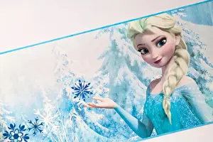 Disney Prints: Details of Snow Queen Frozen self adhesive border - ideal for decorating girl's bedroom