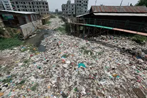 Dhaka Prints: DHAKA, BANGLADESH - APRIL 16, 2018: A canal full with wastage plastic materials and toxic dyeing chemical in Dhaka