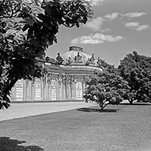 Vergangenheit Prints: Die Südseite von Schloß Sanssouci in Potsdam bei Berlin
