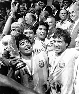 1986 Prints: Diego Maradona celebrates the World Championship in Mexico 1986