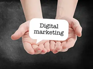 Ecommerce Prints: Digital marketing written on a speechbubble