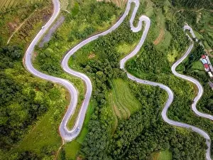 Ramps Prints: Doc Chin Khoanh is a mountain road with many consecutive U-shaped bends