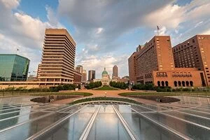 Cityscape Collection: Downtown St. Louis, Missouri, USA and park in the morning
