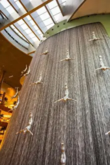 Arab Prints: DUBAI, UAE - OCTOBER 31: World's largest shopping mall based on total area and sixth largest by gross leasable area