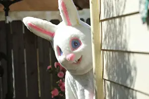 Dress Up Prints: Easter bunny peeks out from behind house