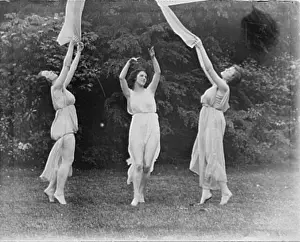 Elizabeth Duncan dancers. Genthe photograph collection