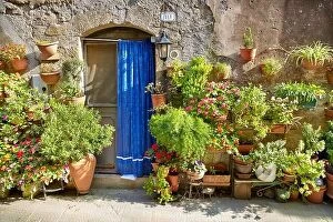 Images Dated 6th October 2014: Entrance decorated with flowers, Pitigliano, Tuscany, Italy