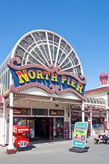 Inglaterra Prints: Entrance to North Pier, The Promenade, Blackpool, Lancashire, England, United Kingdom