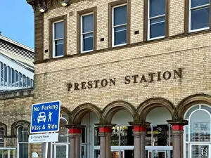 Entrance to Preston railway station with Kiss and Ride sign