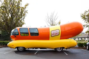 Hot Dog Prints: EUGENE, OR - NOVEMBER 12, 2015: Oscar Mayer Wienermobile makes an appearance at the University of Oregon in Eugene