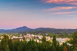 Eugene, Oregon, USA downtown cityscape at dusk