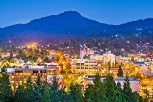 Eugene, Oregon, USA downtown cityscape at dusk