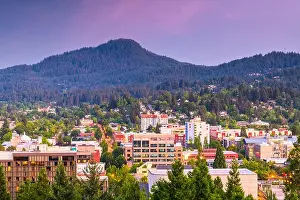 Eugene, Oregon, USA downtown cityscape at dusk