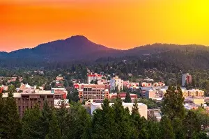 Eugene, Oregon, USA downtown cityscape at dusk