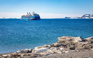Perfect Weather Prints: Expedition cruising in the Arctic and Svalbard, Norway