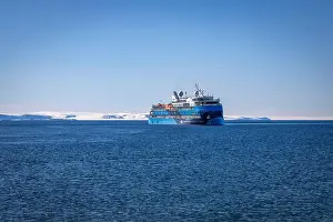 Cruising Prints: Expedition cruising in the Arctic and Svalbard, Norway