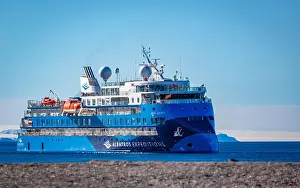 Cruising Prints: Expedition cruising in the Arctic and Svalbard, Norway