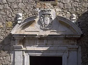 Lintel Prints: EXTERIOR-FACHADA LATERAL-DET DINTEL Y ESCUDO DE PUERTA