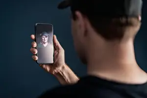 Detection Prints: Face recognition with facial scan in phone