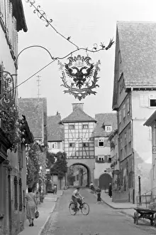 Vergangenheit Prints: Fahrrad in einer Kleinstadt, Deutschland 1930er Jahre