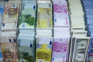 Rate Prints: Fake Turkish Lira for sale in an Istanbul market