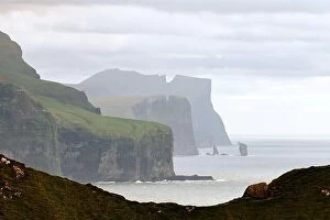Images Dated 10th August 2019: Famous Risin og Kellingin rocks and cliffs of Eysturoy and Streymoy Islands seen from Kalsoy Island