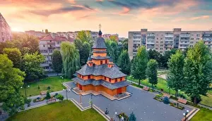 Fantastic summer view of Khram Pokrovy Presvyatoyi Bohorodytsi church in Ternopil city