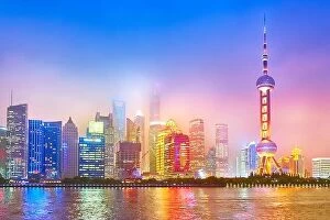 Images Dated 5th May 2017: Financial district skyline on the Huangpu River, Pudong, Shanghai, China