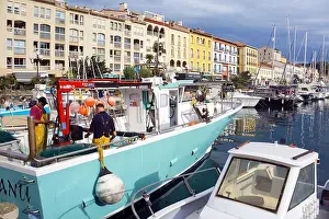 Frankreich Prints: Fishing boat in the harbour of Port Vendres