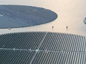 Photovoltaic Prints: Floating rotating turnable solar panels