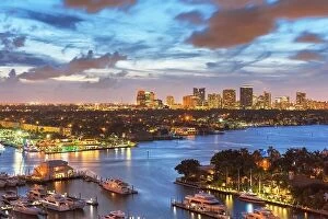 Images Dated 14th July 2017: Fort Lauderdale, Florida, USA skyline at dusk