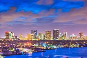 Images Dated 14th July 2017: Fort Lauderdale, Florida, USA skyline and river at dusk