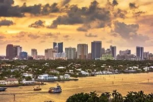 Images Dated 14th July 2017: Fort Lauderdale, Florida, USA skyline and river at dusk