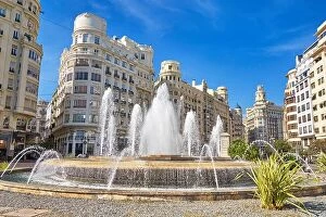 Images Dated 8th October 2016: Fountain at Plaza del Ayuntamiento, Valencia, Spain