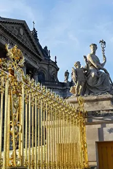 Onlyfrance Prints: FRANCE, THE PALACE OF VERSAILLES, THE COURTYARD OF HONOU, DETAIL OF THE GRID