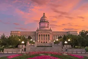 Frankfort, Kentucky, USA with the Kentucky State Capitol at dusk